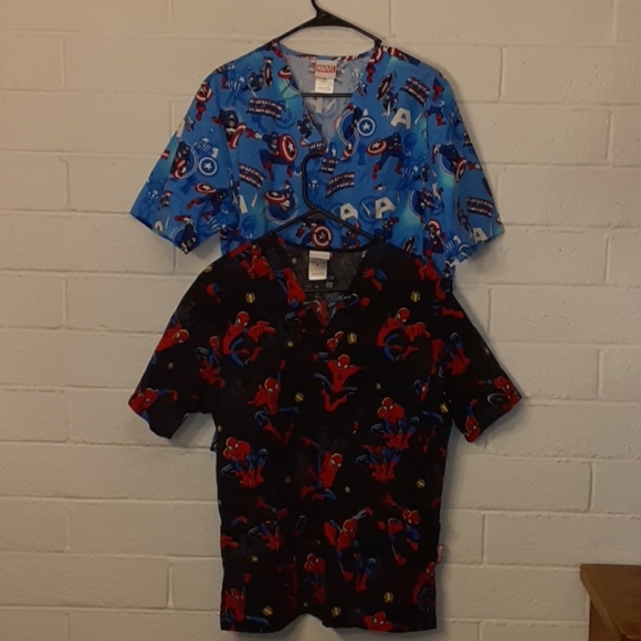 Marvel Tops - 💗 2 Small Marvel scrubs